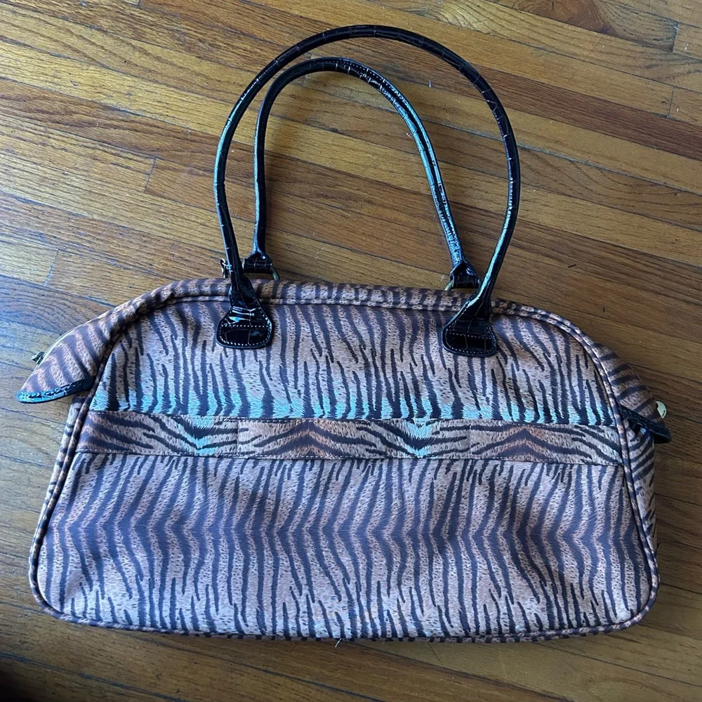 Travelon Tiger Print Travel Bag - Picture 2 of 9